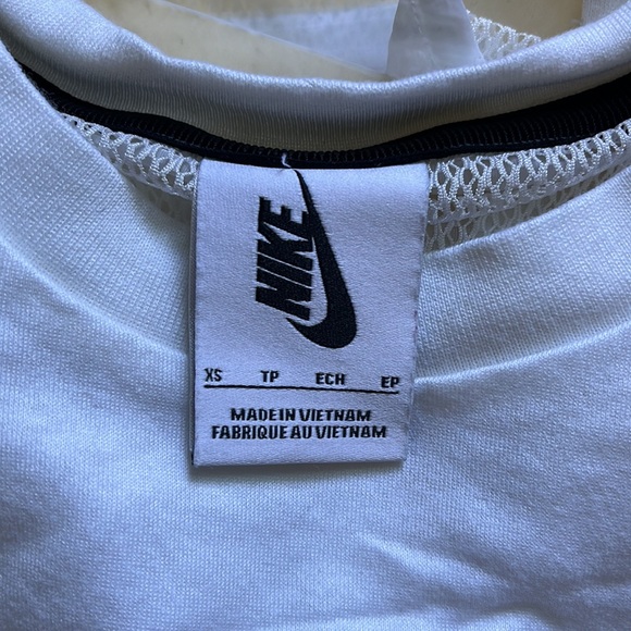 Nike Tee - Picture 4 of 4